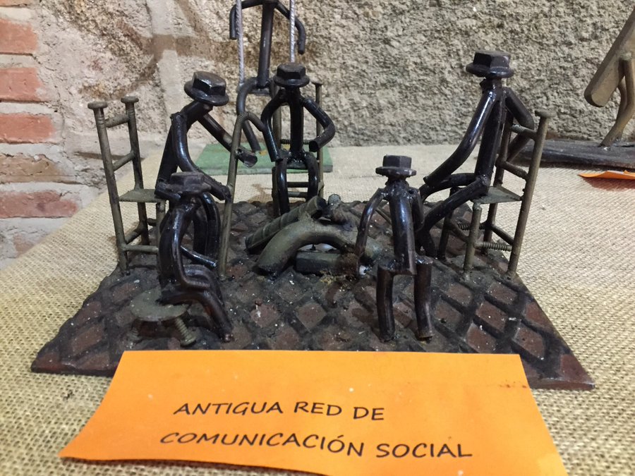 Antigua red de comunicación social - Carlos Díaz